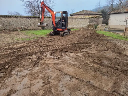 Remise en forme d'un terrain à Juliénas, Belleville-en-Beaujolais, Nature en Beaujolais