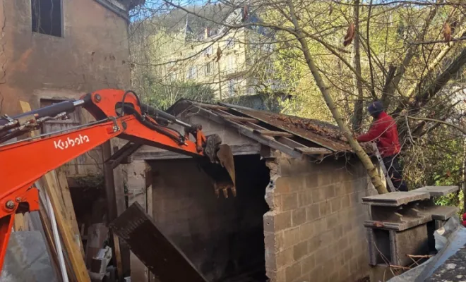 Démolition et enlèvement d’un abri de jardin à Beaujeu, Belleville-en-Beaujolais, Nature en Beaujolais