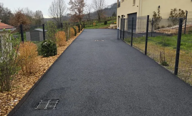 Enrobé sur notre chantier à Juliénas, Belleville-en-Beaujolais, Nature en Beaujolais