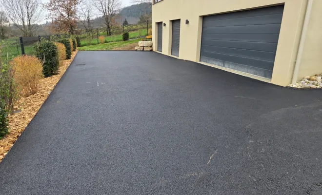 Enrobé sur notre chantier à Juliénas, Belleville-en-Beaujolais, Nature en Beaujolais