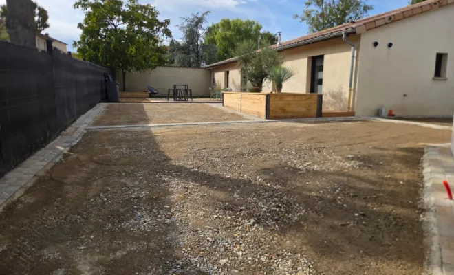 Fin du chantier : finalisation de la création d'une cours à Lancié, Belleville-en-Beaujolais, Nature en Beaujolais