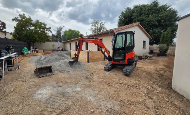 Fin du chantier : finalisation de la création d'une cours à Lancié, Belleville-en-Beaujolais, Nature en Beaujolais