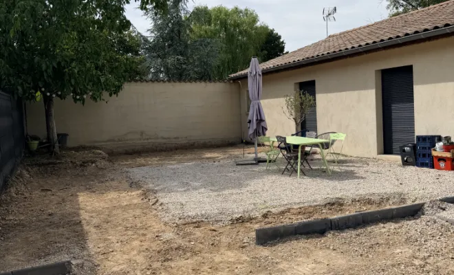 Fin du chantier : finalisation de la création d'une cours à Lancié, Belleville-en-Beaujolais, Nature en Beaujolais